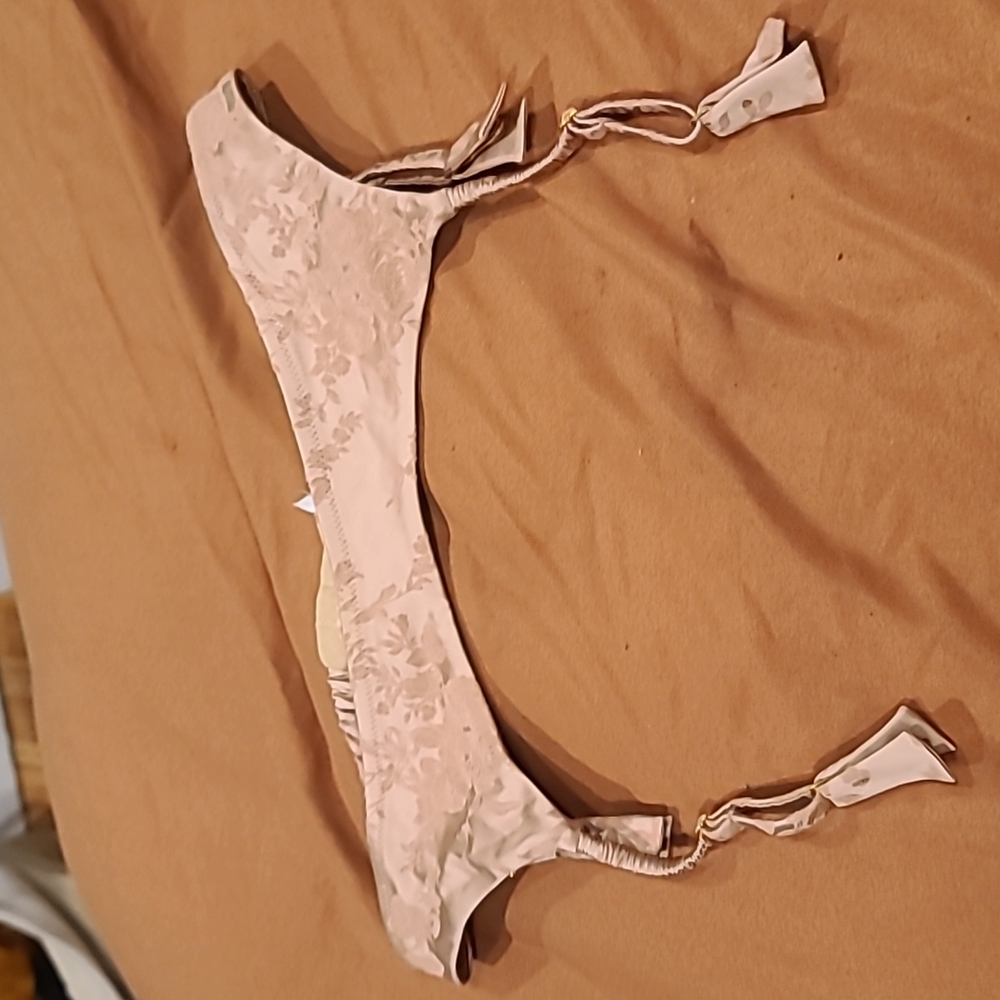 ❤️10/$10 New without tag Victoria's secret garter belt Beige